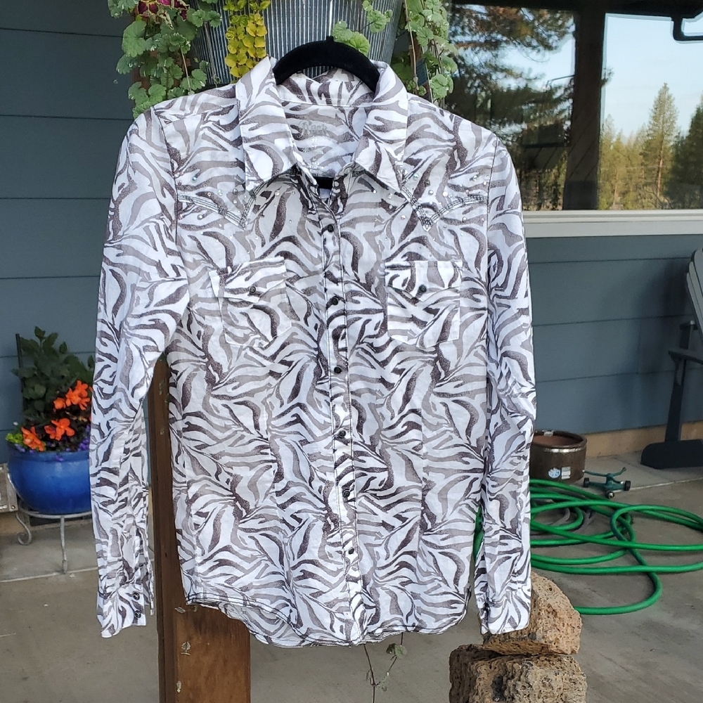 Wrangler Rock 47. Black and White Snap Front western Shirt. Medium. - Picture 2 of 7
